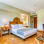 Penthouse 4*