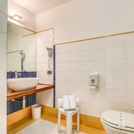 מלון Penthouse 4*