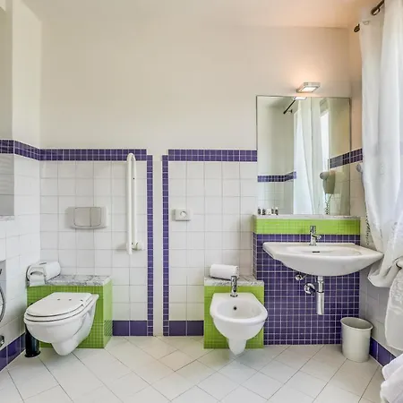 מלון Penthouse 4*