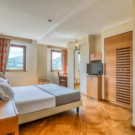 Penthouse 4*