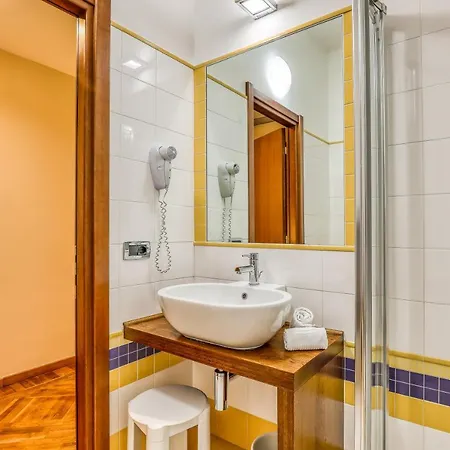 מלון Penthouse 4*
