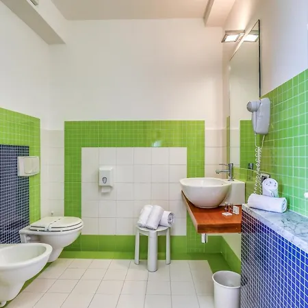 מלון Penthouse 4*