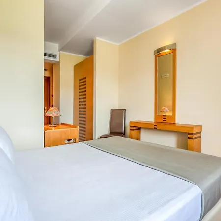 מלון Penthouse 4*