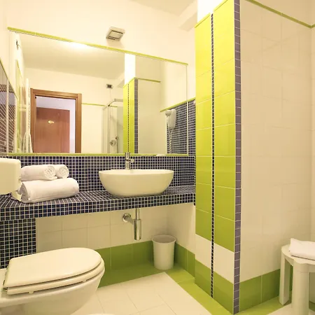 מלון Penthouse 4*