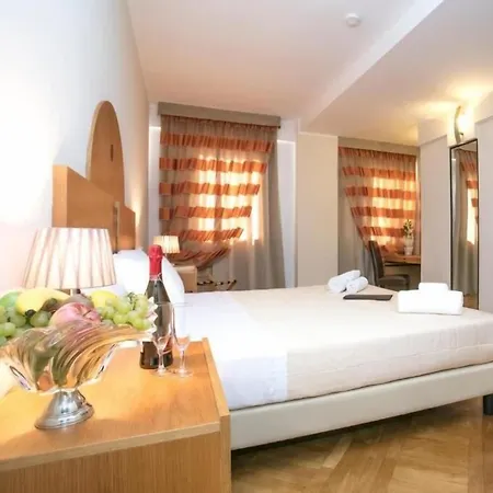 Penthouse 4*