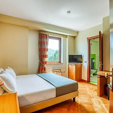 Penthouse 4*