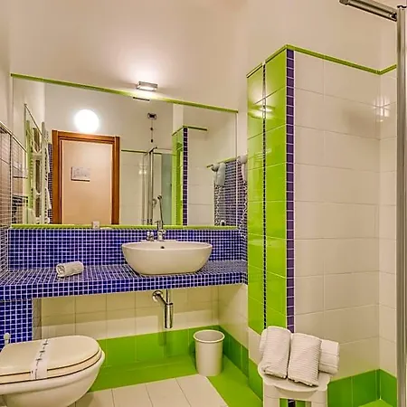 מלון Penthouse 4*
