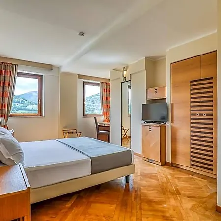 Penthouse 4*