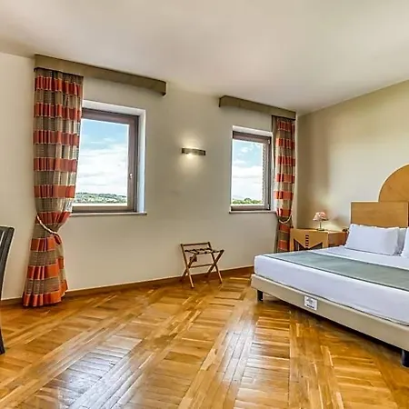 Penthouse 4*