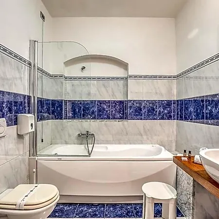 Hotell Penthouse 4*