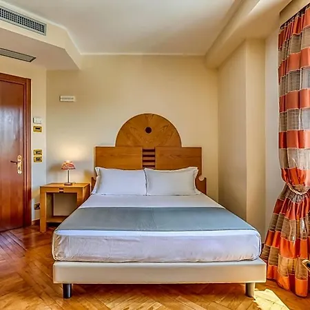 Hotell Penthouse 4*